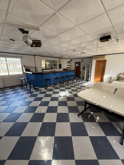 Image No.7-3 Bed Commercial for sale