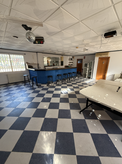 Image No.8-3 Bed Commercial for sale