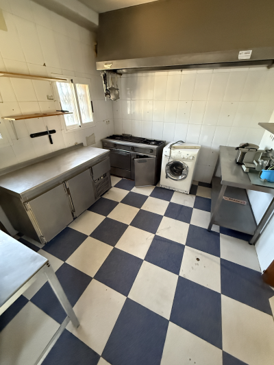 Image No.12-3 Bed Commercial for sale