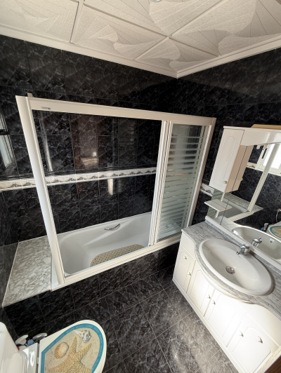 Image No.28-3 Bed Commercial for sale