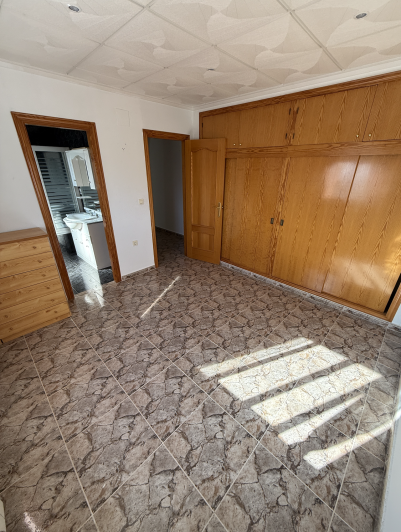 Image No.29-3 Bed Commercial for sale