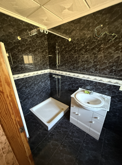 Image No.30-3 Bed Commercial for sale