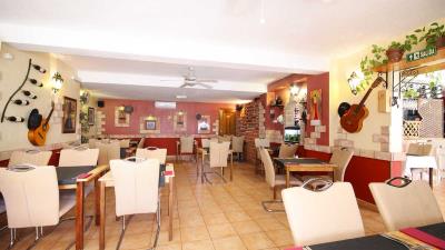 Christophers-restaurant-mar-azul-dining-space-5