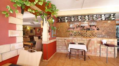 Christophers-restaurant-mar-azul-dining-space-7