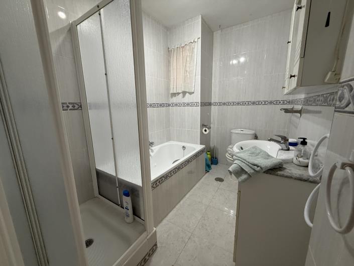 Image No.19-3 Bed Townhouse for sale