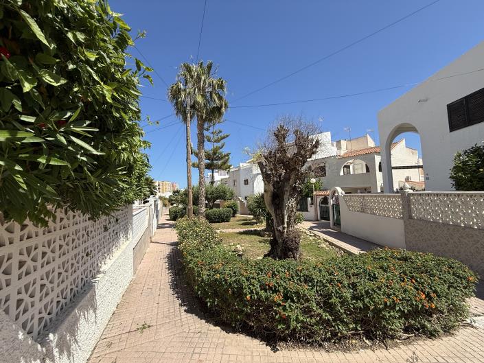 Image No.30-3 Bed Townhouse for sale