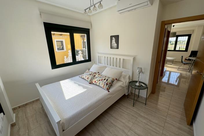 Image No.13-2 Bed Semi-Detached for sale