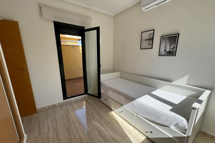 Image No.15-2 Bed Semi-Detached for sale