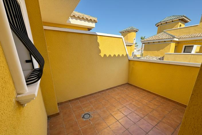 Image No.22-2 Bed Semi-Detached for sale