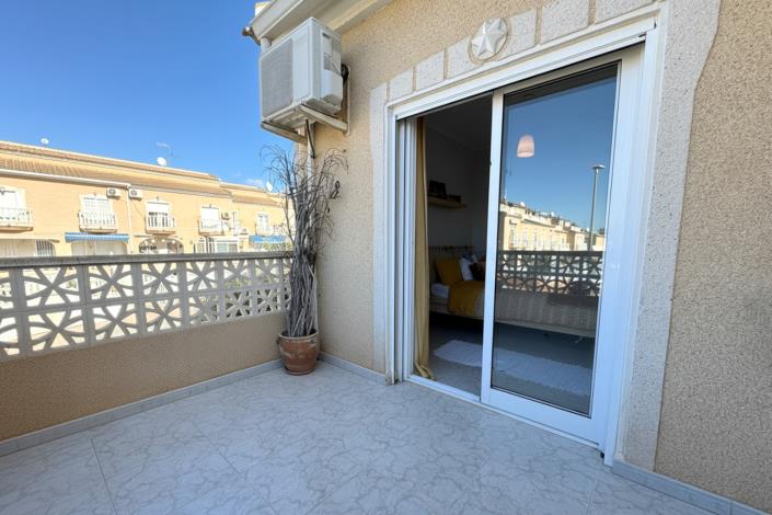 Image No.21-2 Bed Semi-Detached for sale
