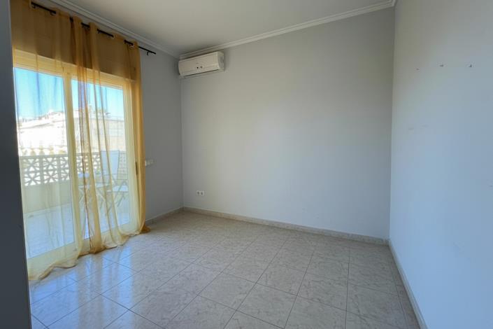 Image No.17-2 Bed Semi-Detached for sale