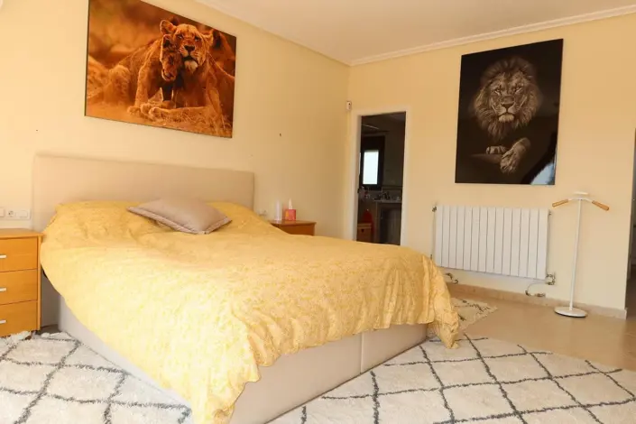 Image No.10-4 Bed Country House for sale