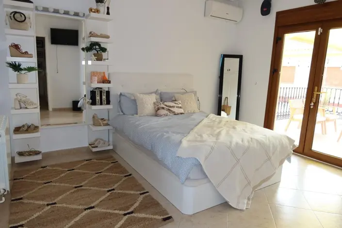 Image No.12-4 Bed Country House for sale