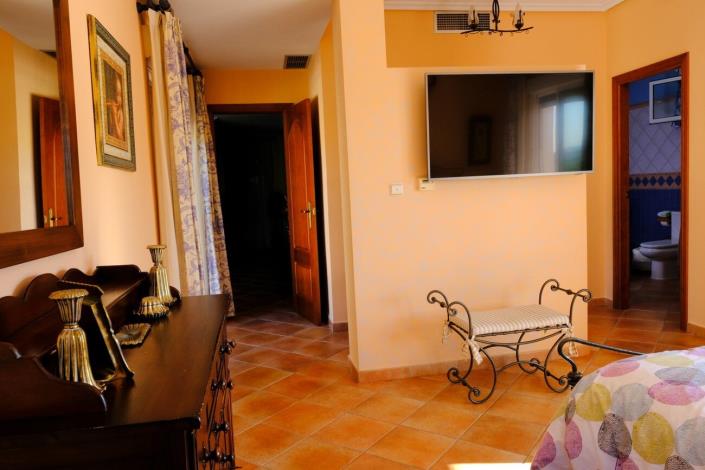 Image No.20-5 Bed Country House for sale