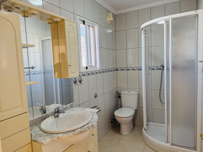 Image No.12-3 Bed Townhouse for sale