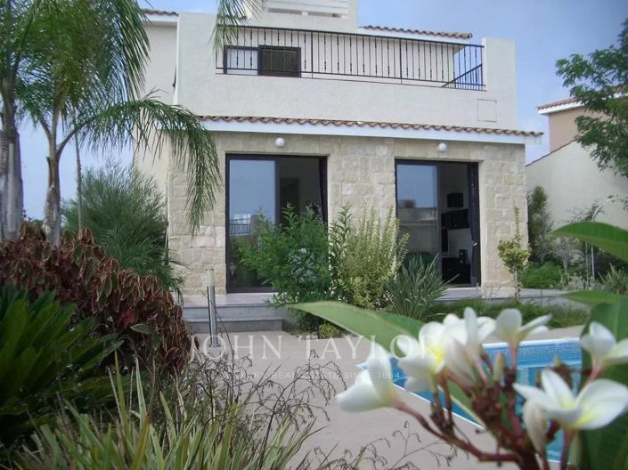 Image No.1-3 Bed Villa for sale