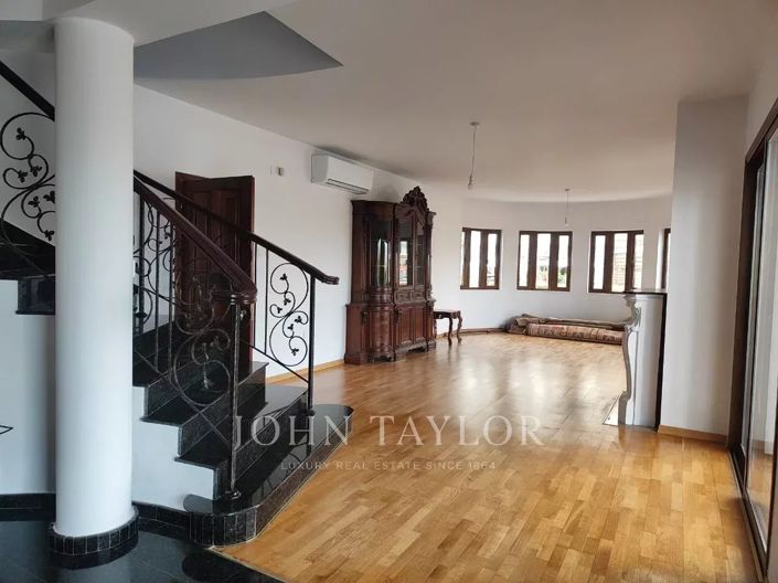 Image No.1-6 Bed Villa for sale