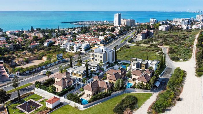 Image No.2-2 Bed Townhouse for sale