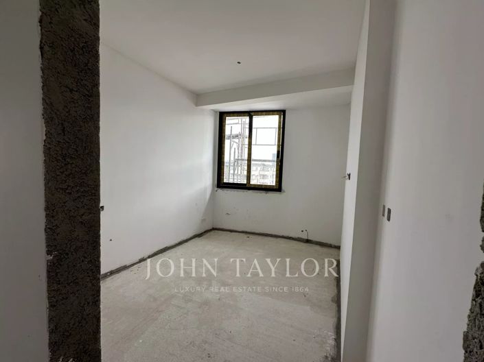 Image No.20-3 Bed Apartment for sale