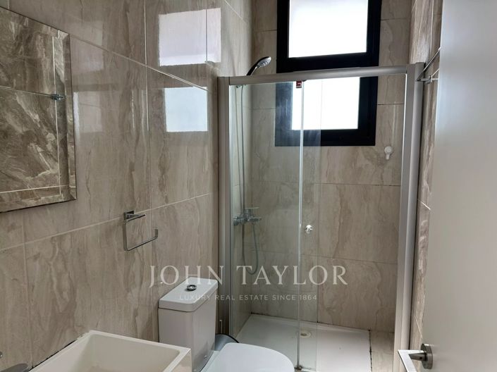 Image No.11-3 Bed House for sale