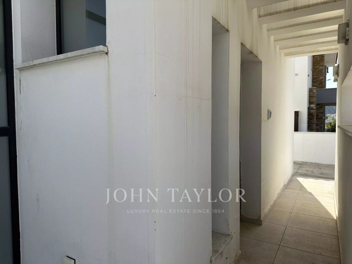 Image No.24-3 Bed House for sale