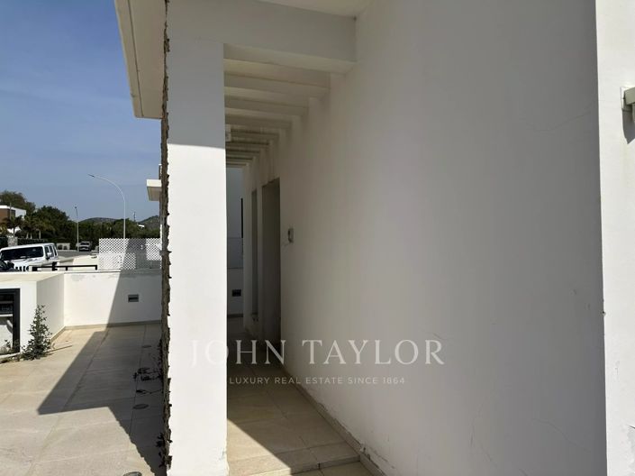 Image No.26-3 Bed House for sale