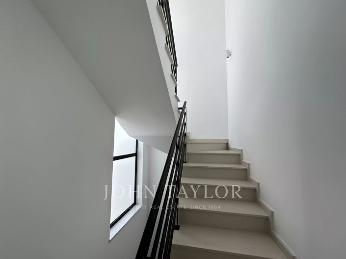 Image No.8-3 Bed House for sale