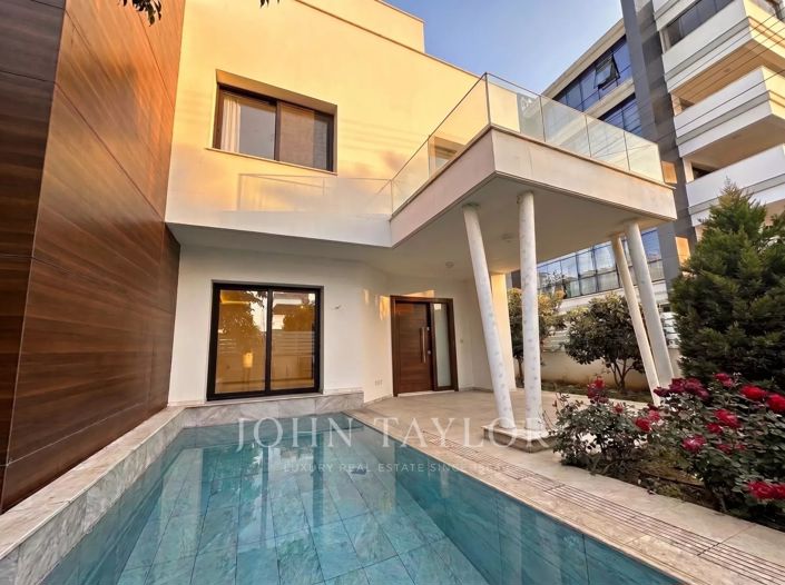 Spacious 4-Bedroom Semi-Detached House in Central Limassol