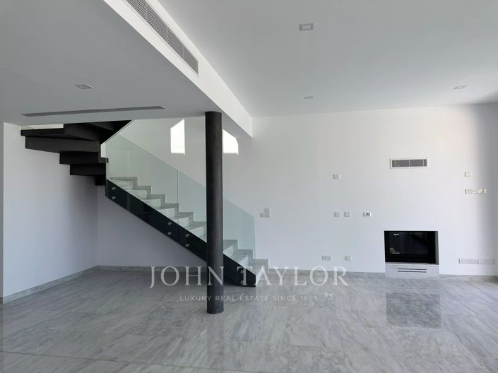 Image No.2-3 Bed Villa for sale