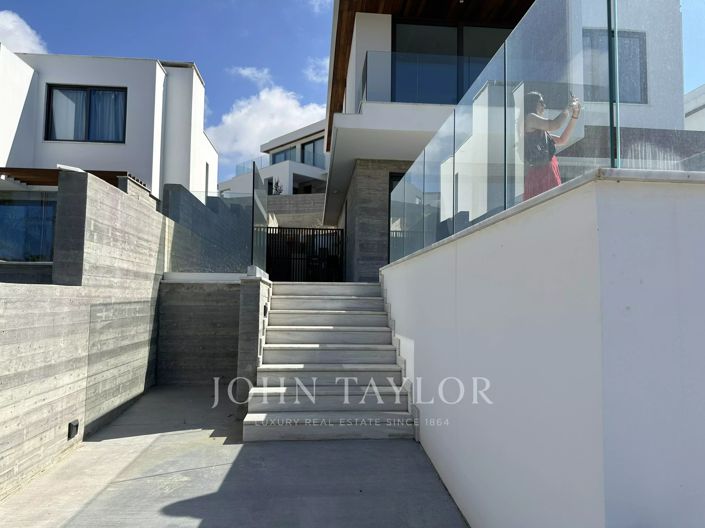Image No.20-3 Bed Villa for sale