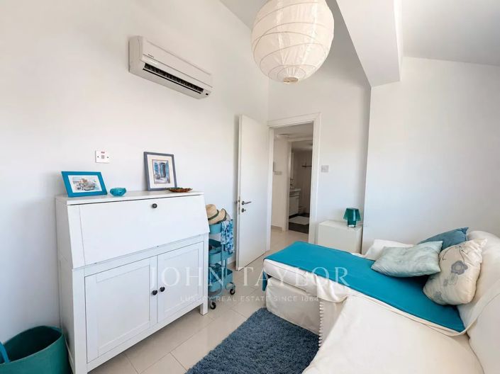 Image No.20-3 Bed Apartment for sale