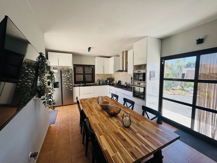 Image No.13-3 Bed Property for sale