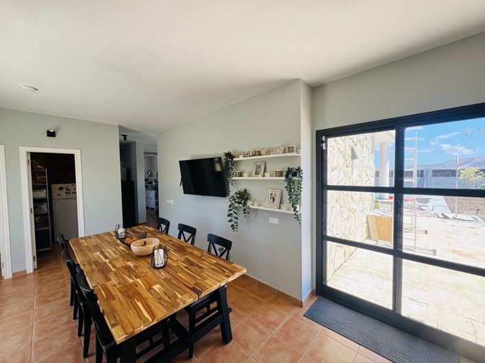 Image No.15-3 Bed Property for sale