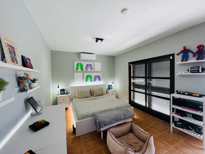 Image No.19-3 Bed Property for sale