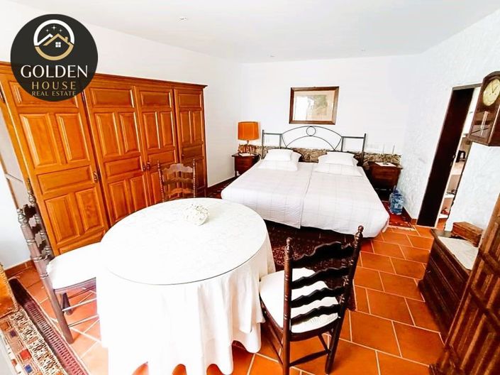 Image No.12-5 Bed Property for sale