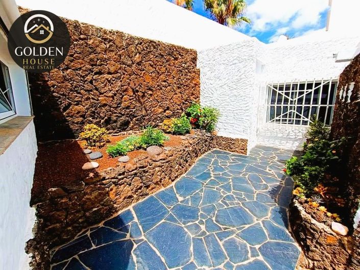 Image No.19-5 Bed Property for sale