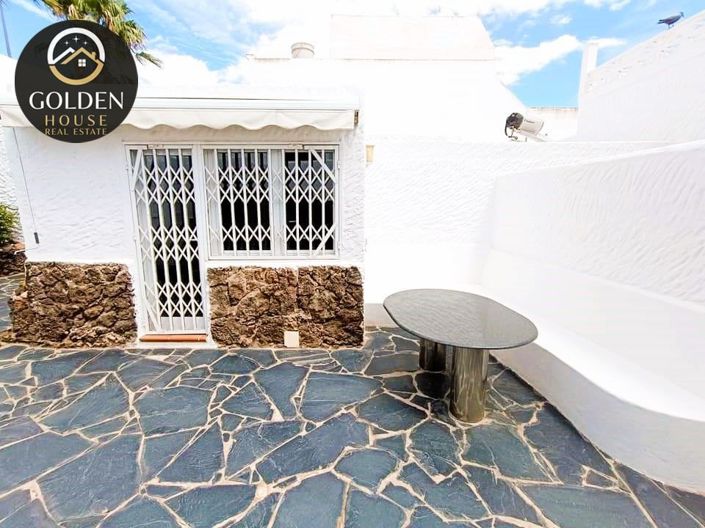 Image No.20-5 Bed Property for sale