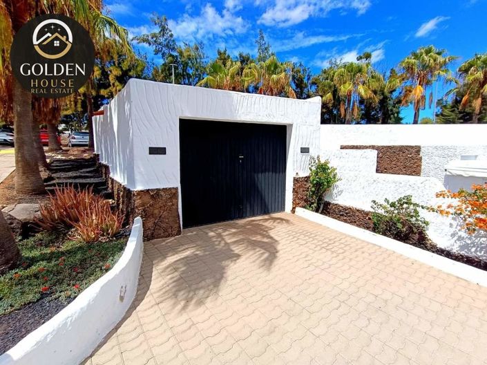 Image No.24-5 Bed Property for sale