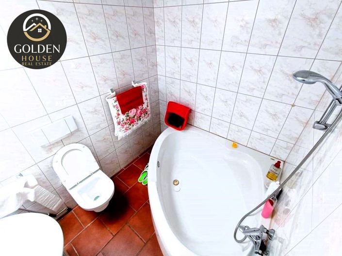 Image No.34-5 Bed Property for sale