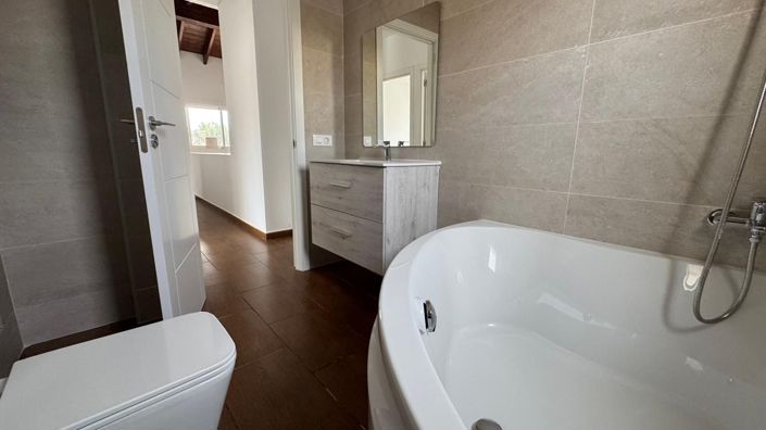 Image No.23-3 Bed Property for sale