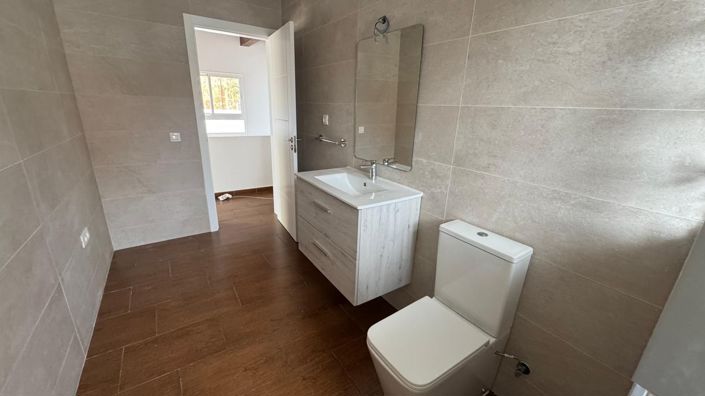 Image No.18-3 Bed Property for sale