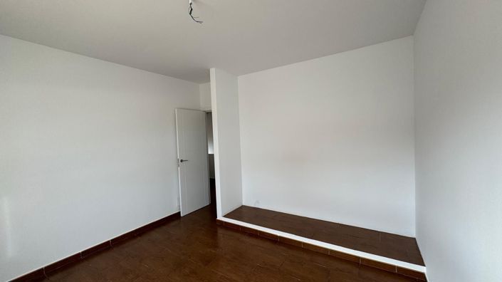 Image No.9-3 Bed Property for sale