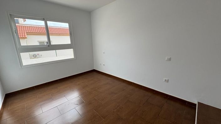 Image No.10-3 Bed Property for sale