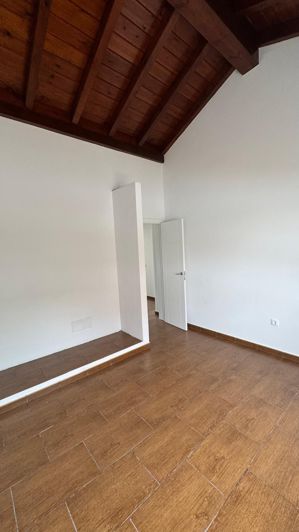 Image No.12-3 Bed Property for sale