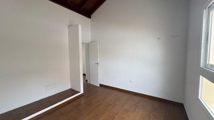 Image No.13-3 Bed Property for sale