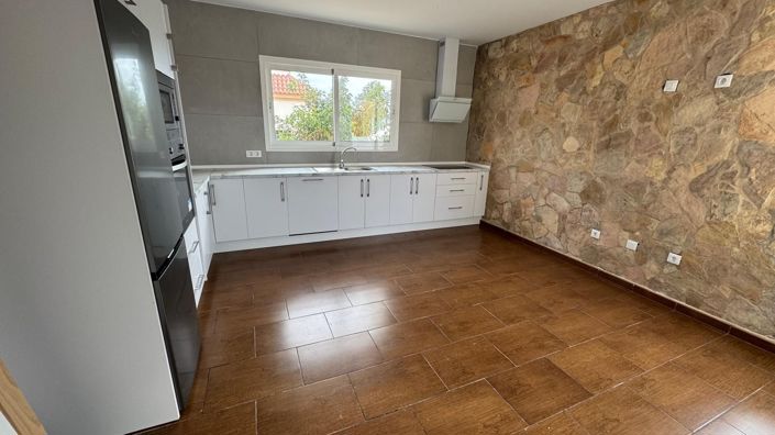 Image No.5-3 Bed Property for sale