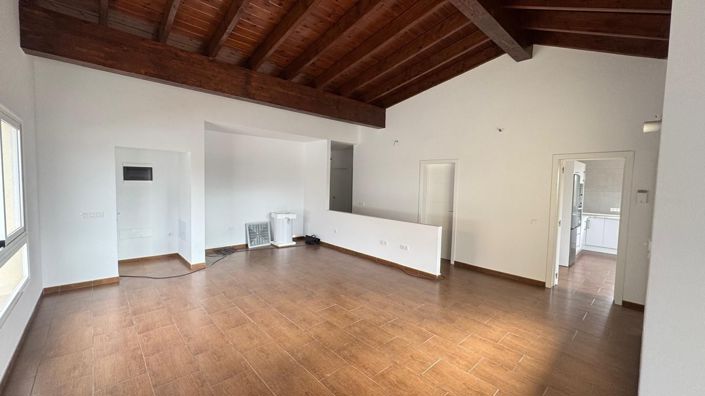 Image No.3-3 Bed Property for sale