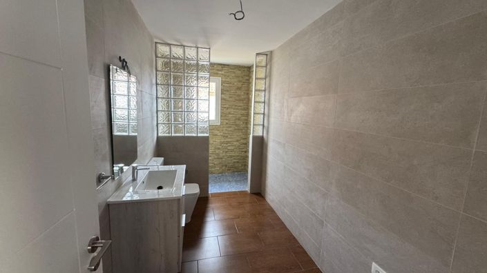 Image No.14-3 Bed Property for sale