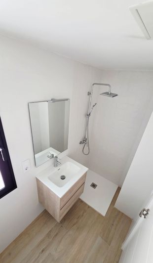 Image No.20-2 Bed Property for sale