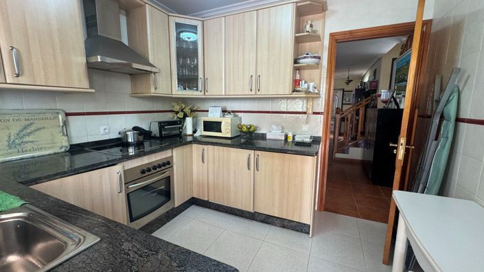 Image No.16-4 Bed Property for sale